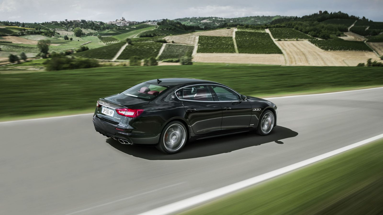 Maserati-Quattroporte-18-exterior-driving