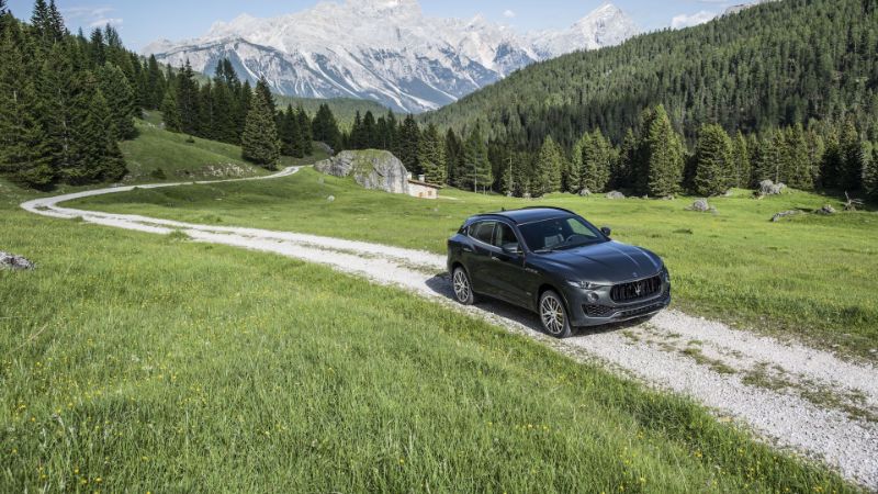 Maserati-Levante-riding-on-air