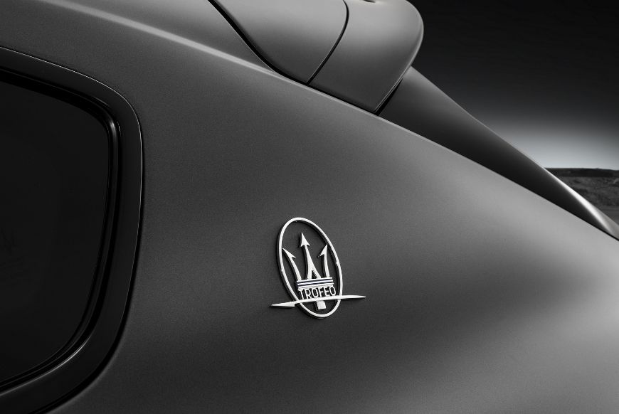 Maserati-Levante-Trofeo-V8-Saetta-Logo-C-pillar