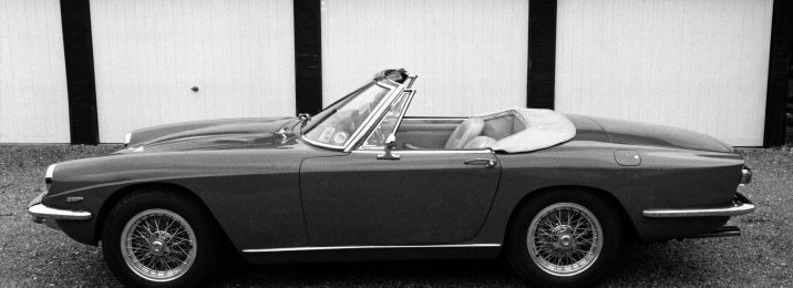 Vettura presentata nel 1964 offerta con tre diverse motorizzazioni, tutte a sei cilindri in linea: 3485, 3694 e 4013 cmq cubi.
Il proprietario della vettura è Roger Lucas.