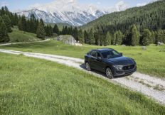 Maserati-Levante-riding-on-air